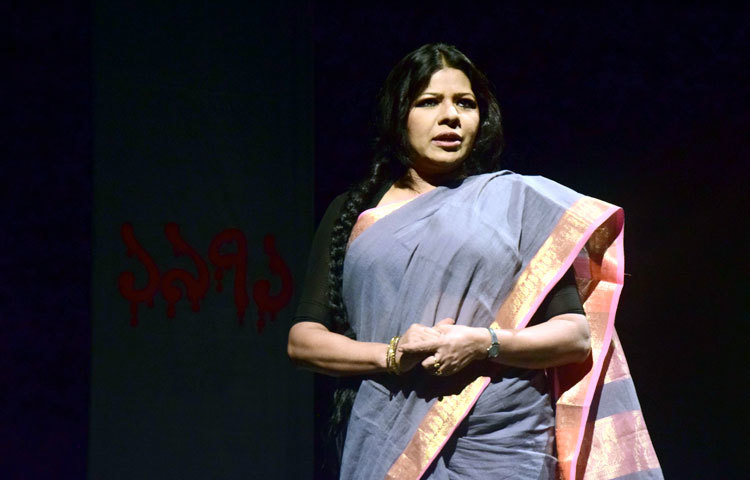 দর্শকপ্রিয় অভিনেত্রী শিরিন বকুল ছোটপর্দার পাশাপাশি মঞ্চেও অভিনয় করছেন। ছবি : মাহবুব আলম।&nbsp;