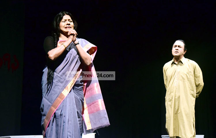 &lsquo;যুদ্ধ এবং যুদ্ধ&rsquo; নাটকের গল্প মুক্তিযুদ্ধের কাহিনি নিয়ে গড়ে উঠেছে। ছবি : মাহবুব আলম।&nbsp;