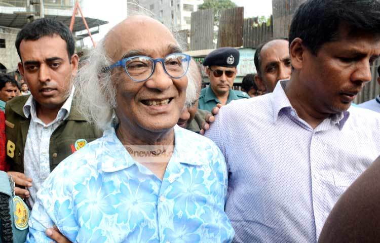 জ্যেষ্ঠ সাংবাদিক ও উপস্থাপক শফিক রেহমানকে আদালতে হাজির করা হয়েছে। ছবি : বিপ্লব দিক্ষিৎ।