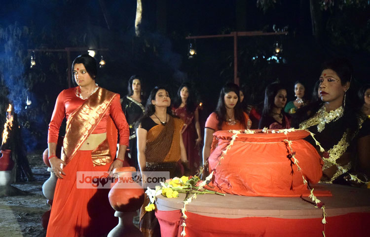 চিত্রনায়ক সাইমন সাদিক সম্প্রতি হিজড়া চরিত্রে অভিনয় করেছেন। ছবি : মাহবুব আলম