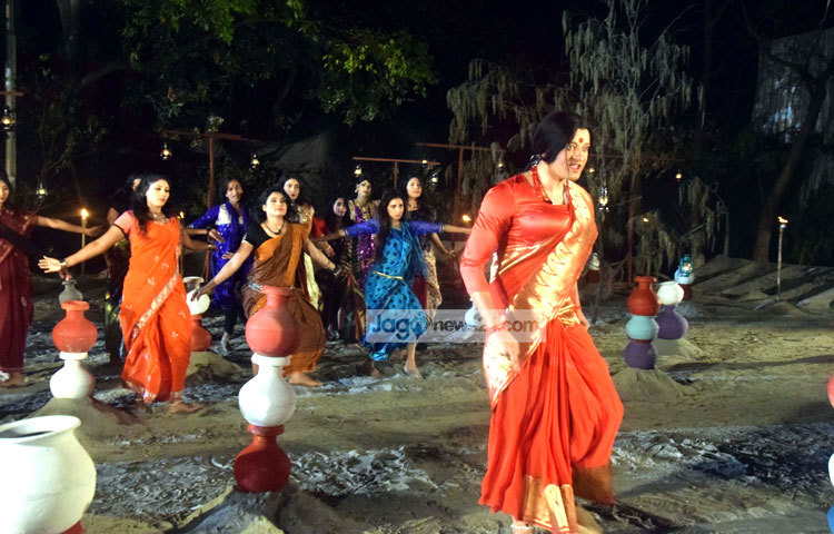 চিত্রনায়ক সাইমন সাদিক সম্প্রতি হিজড়া চরিত্রে অভিনয় করেছেন। ছবি : মাহবুব আলম