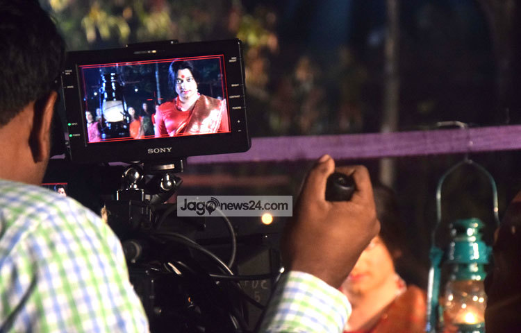 চিত্রনায়ক সাইমন সাদিক সম্প্রতি হিজড়া চরিত্রে অভিনয় করেছেন। ছবি : মাহবুব আলম