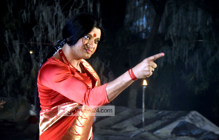 চিত্রনায়ক সাইমন সাদিক সম্প্রতি হিজড়া চরিত্রে অভিনয় করেছেন। ছবি : মাহবুব আলম