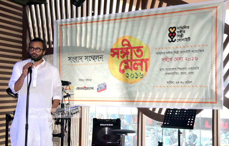 সংগীতমেলা&nbsp;উপলক্ষে সংবাদ সম্মেলনে বক্তব্য রাখছেন গীতিকার প্রিন্স মাহমুদ। ছবি : মাহবুব আলম।
