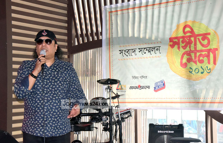 সংগীতমেলা উপলক্ষে সংবাদ সম্মেলনে বক্তব্য রাখছেন বিশিষ্ট ব্যান্ড তারকা আইয়ুব বাচ্চু। ছবি : মাহবুব আলম।