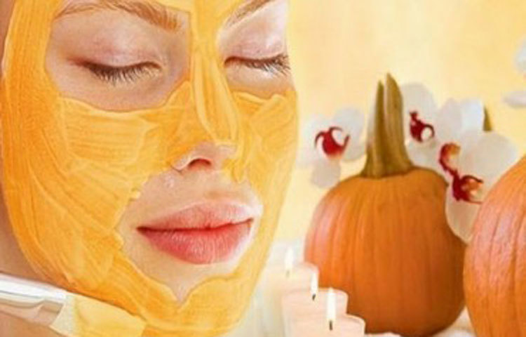 সংবেদনশীল ত্বকের জন্য : শুধু চালের গুঁড়ার সঙ্গে টকদই মিশিয়ে মুখে লাগাতে হবে। স্ক্রাবিংয়ের পর মুখ ধুয়ে অবশ্যই ময়েশ্চারাইজার ব্যবহার করতে হবে। এতে ত্বক শুষ্ক হবে না। এ ছাড়াও গ্লিসারিন, গোলাপজল, অলিভ অয়েল একত্রে মিশিয়ে একটি বোতলে রেখে দিন। শীতে নিয়মিত এটি ময়েশ্চারাইজার হিসেবে ব্যবহার করুন।