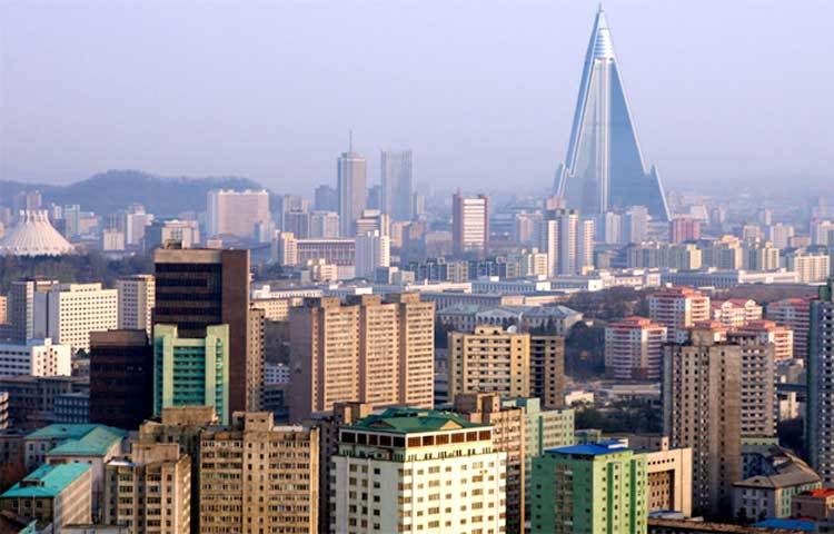 উত্তর কোরিয়া : দুর্নীতির পাশাপাশি এই দেশটিতে বিদ্যুতের সমস্যাও প্রকট আকার ধারণ করেছে। জানা গেছে দুর্নীতির কারণেই দেশটিতে বিদ্যুৎ সেক্টরের বেহাল অবস্থা হয়েছে। এছাড়াও এখানে খাদ্য সঙ্কটও বড় সমস্যা হিসেবে চিহ্নিত।