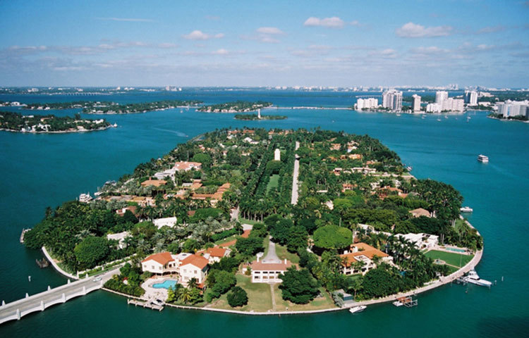 স্টার আইল্যান্ড : নিউ হ্যাম্পশায়ার থেকে সাত মাইল দূরে শোল দ্বীপপুঞ্জে এই স্টার আইল্যান্ড দ্বীপের অবস্থান। দস্যুরা এই দ্বীপে তাদের লুঠ করা মালপত্র জমা করে রাখত বলে শোনা যায়। এই দ্বীপটি ভুতুড়ে দ্বীপ বলে পরিচিত।