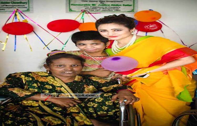 দেড় বছর ধরে প্রতিবন্ধীদের নিয়ে কাজ করছেন সুজানা।