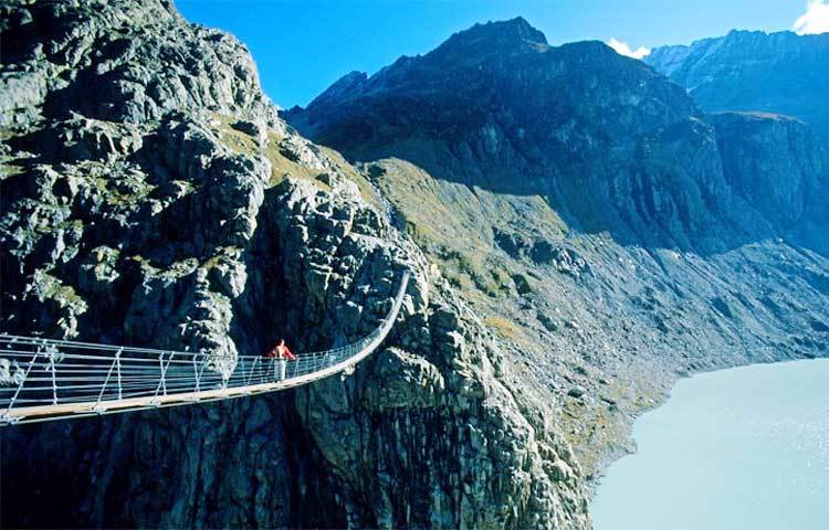 ট্রিফট সাসপেনশন ব্রিজ : সুইজারল্যান্ডের এই সেতুটি খুবই বিপজ্জনক।