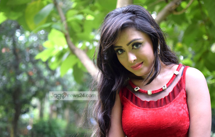 নতুন প্রজন্মের মডেল অভিনেত্রী তানহা তাসনিয়া। খুব অল্প সময়ের মধ্যেই বিনোদন দুনিয়ায় নিজের আসন পাকাপোক্ত করেছেন। ছবি : মাহবুব আলম।