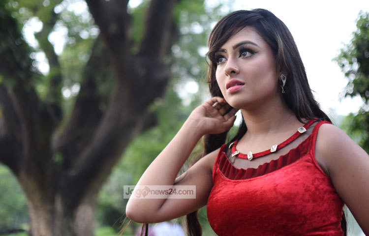 নিজেকে সব সময় পরিপাটি করে রাখতে পছন্দ করেন তানহা। ছবি : মাহবুব আলম।