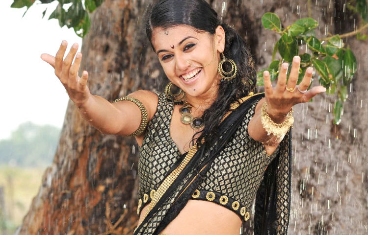 অ্যাকশন দৃশ্যেও তাপসী সবার প্রশংসা লাভ করেছেন।