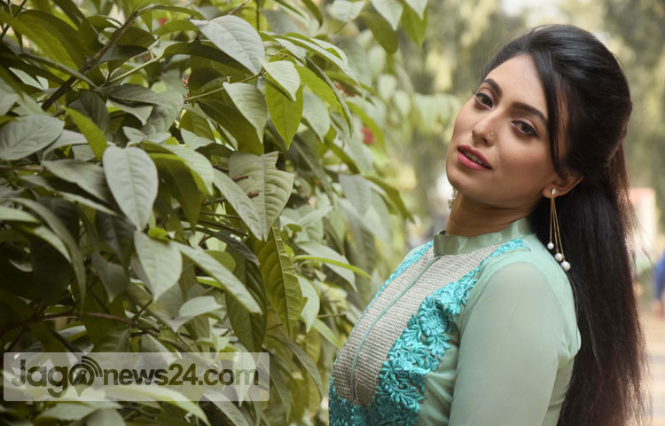 ভিটতারকা সানজিদা তন্ময় মডেলিং দিয়েই ক্যারিয়ার শুরু করেছিলেন। বর্তমানে তিনি নাটক ও চলচ্চিত্র দু অঙ্গনেই নিয়মিত অভিনয়ে করে যাচ্ছেন। এরই মাধ্যে তিনি রিয়াজুল রিজুর পরিচালনায় &lsquo;বাপজানের বায়েস্কাপ&rsquo; এবং সাইফ চন্দনের &lsquo;টার্গেট&rsquo; নামে দুটি ছবিতে কাজ করেছেন। ছবি : মাহবুব আলম