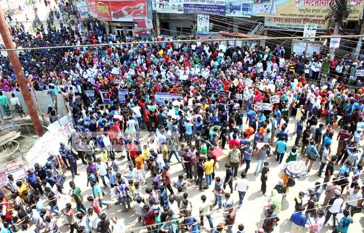 তনু হত্যার প্রতিবাদে মাঠে নেমেছে ভিক্টোরিয়া ও সরকারি মহিলা কলেজের হাজার হাজার শিক্ষার্থীসহ বিভিন্ন সামাজিক ও সাংস্কৃতিক সংগঠনের নেতাকর্মীরা।