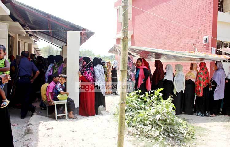 দলীয় প্রতীকে প্রথমবারের মতো অনুষ্ঠিত হওয়া এ নির্বাচনে কয়েকটি স্থানে সংঘর্ষের খবর পাওয়া গেছে। ছবি : বিপ্লব দিক্ষিৎ।