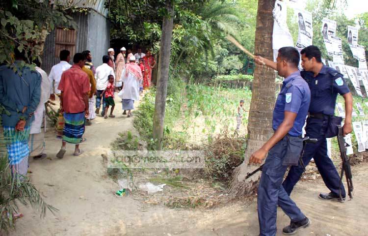 পুলিশি অ্যাকশন। ছবি : বিপ্লব দিক্ষিৎ।