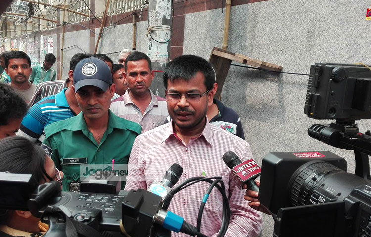 রাজধানীর মতিঝিল এলাকায় অবৈধভাবে ফুটপাত দখল ও রাস্তার উপর অবৈধ পার্কিং বিরোধী অভিযান শুরু করেছে ঢাকা মহানগর পুলিশ (ডিএমপি)।