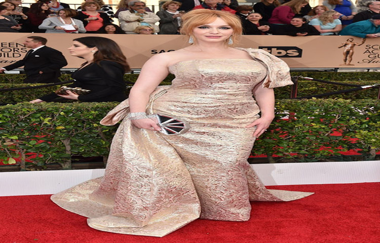 আমেরিকার লসএঞ্জেলেসের সারিনি এক্সোপজিশন সেন্টারে রোববার &lsquo;২২তম বার্ষিক এসএজি অ্যাওয়ার্ড&rsquo; (স্ক্রীন অ্যাকট্রেস গিল্ড অ্যাওয়ার্ড) প্রদান করা হয়েছে। রোববার (৩০ জানুয়ারি) এ উপলক্ষে এক জমকালো আয়োজন করা হয়। এ থেকে নির্বাচিত ১১জন অভিনেত্রীকে উপস্থাপন করা হলো। ছবি : এপি