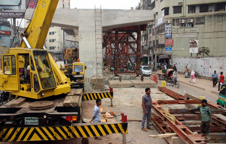 মগবাজার-মৌচাক ফ্লাইওভার নির্মাণের কারণে প্রতিদিন যানজট লেগেই থাকে। ছবি : বিপ্লব দিক্ষিৎ