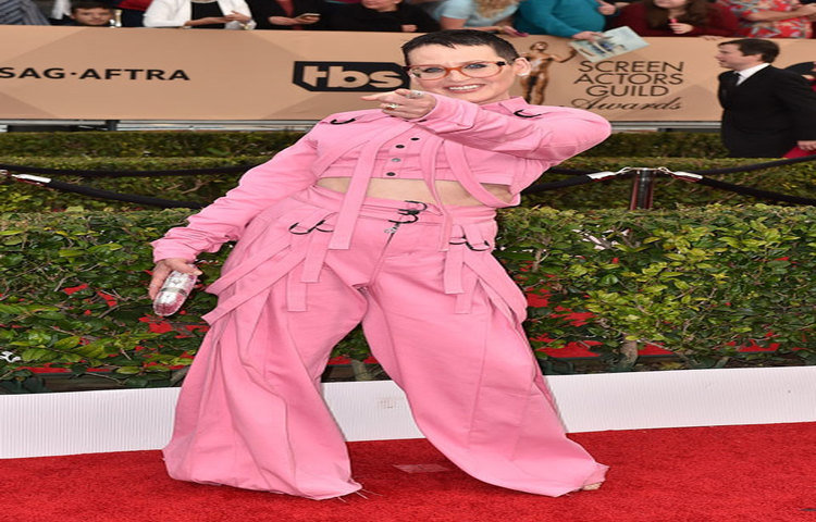 আমেরিকার লসএঞ্জেলেসের সারিনি এক্সোপজিশন সেন্টারে রোববার &lsquo;২২তম বার্ষিক এসএজি অ্যাওয়ার্ড&rsquo; (স্ক্রীন অ্যাকট্রেস গিল্ড অ্যাওয়ার্ড) প্রদান করা হয়েছে। রোববার (৩০ জানুয়ারি) এ উপলক্ষে এক জমকালো আয়োজন করা হয়। এ থেকে নির্বাচিত ১১জন অভিনেত্রীকে উপস্থাপন করা হলো। ছবি : এপি