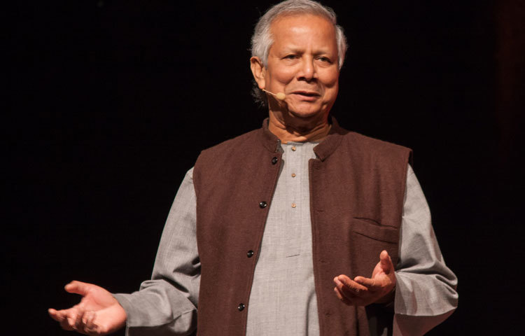 বিশ্বফুটবলের অন্যতম সেরা ক্লাব এফসি বার্সেলোনা পরিদর্শন করেছেন শান্তিতে&nbsp; নোবেল জয়ী ড. মোহাম্মদ ইউনুস। নিজেদের অফিসিয়াল ক্লাব ওয়েবসাইটে বিষয়টি নিশ্চিত করে লা লিগা চ্যাম্পিয়নরা।