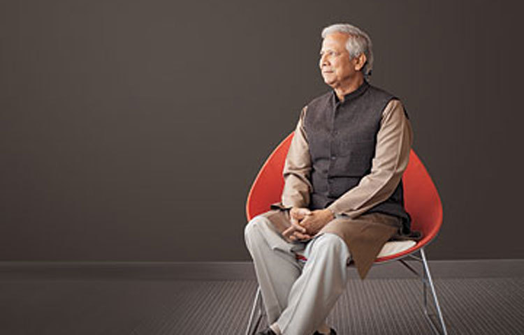 বিশ্বফুটবলের অন্যতম সেরা ক্লাব এফসি বার্সেলোনা পরিদর্শন করেছেন শান্তিতে&nbsp; নোবেল জয়ী ড. মোহাম্মদ ইউনুস। নিজেদের অফিসিয়াল ক্লাব ওয়েবসাইটে বিষয়টি নিশ্চিত করে লা লিগা চ্যাম্পিয়নরা।