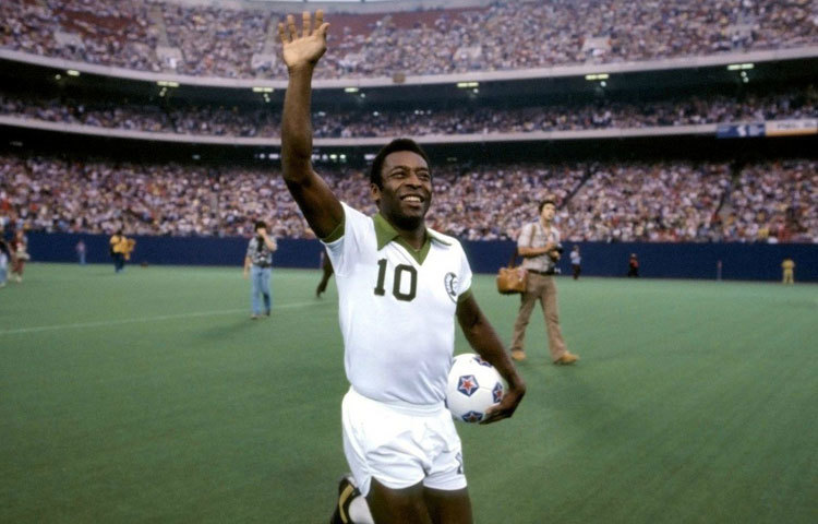 &nbsp;পেলে : সর্বকালের সর্বশ্রেষ্ঠ ফুটবলার পেলে ব্রাজিলে জন্ম গ্রহণ করেন। তার পুরো নাম &lsquo;অ্যাডশন অরেনতোসদো নাসিমেনতো&rsquo;। পেলে তার ফুটবল জীবনে তিনি ১২৮১ টি গোল করেছেন।