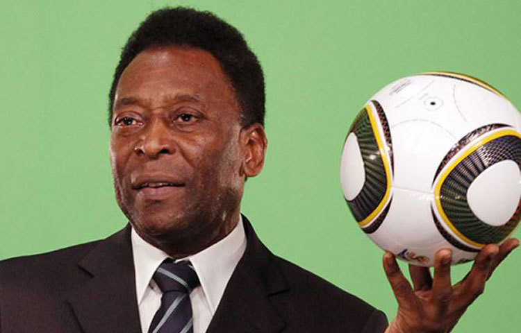 &nbsp;পেলে : সর্বকালের সর্বশ্রেষ্ঠ ফুটবলার পেলে ব্রাজিলে জন্ম গ্রহণ করেন। তার পুরো নাম &lsquo;অ্যাডশন অরেনতোসদো নাসিমেনতো&rsquo;। পেলে তার ফুটবল জীবনে তিনি ১২৮১ টি গোল করেছেন।