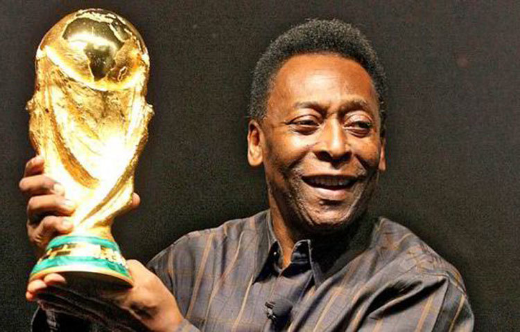 &nbsp;পেলে : সর্বকালের সর্বশ্রেষ্ঠ ফুটবলার পেলে ব্রাজিলে জন্ম গ্রহণ করেন। তার পুরো নাম &lsquo;অ্যাডশন অরেনতোসদো নাসিমেনতো&rsquo;। পেলে তার ফুটবল জীবনে তিনি ১২৮১ টি গোল করেছেন।