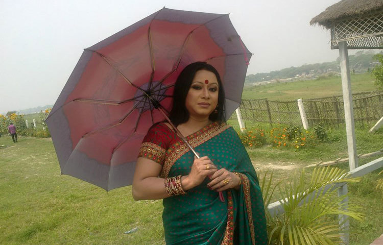 শ্রোতাপ্রিয় সঙ্গীতশিল্পী আলম আরা মিনুর ছবি তোলার প্রতি ভীষণ ঝোক। ছবি তুলে সঙ্গে সঙ্গে তা তার ফেসবুকের&nbsp; ভার্চুয়াল বন্ধুদের সঙ্গে শেয়ার করেন