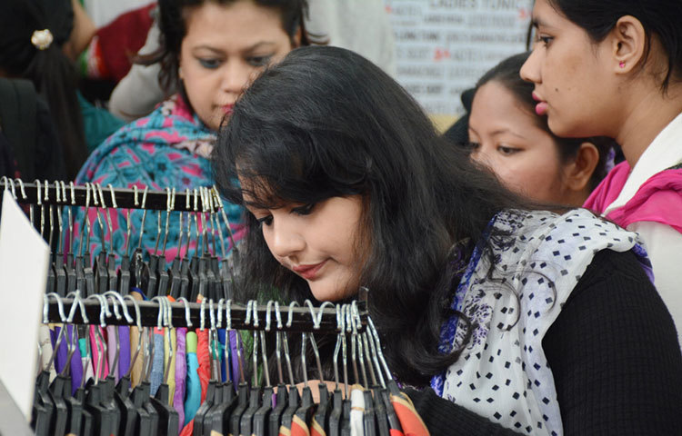 বাণিজ্যমেলার কয়েক মুহূর্ত