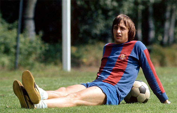 যোহান ক্রয়েফ : ১৯৪৭ সালে নেদারল্যান্ডের আমর্স্টাডামে জন্মগ্রহণ করেন। তিনি বার্সেলোনা, ল্যাভেন্টা আইনর্ড প্রভৃতি দলে খেলে বিশ্বাবসীকে ফুটবল নৈপুন্যতা দেখিয়েছেন।