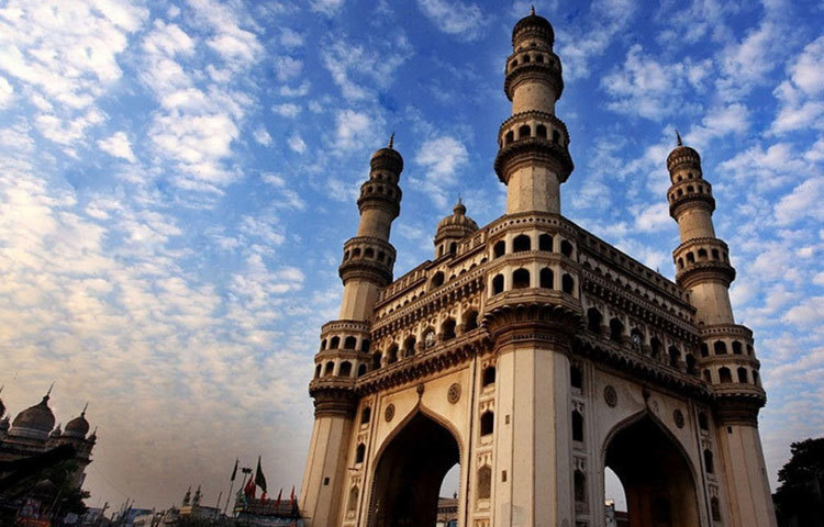 হায়দ্রাবাদ : হায়দ্রাবাদ ভারতের তেলেঙ্গানা রাজ্যের রাজধানী। এখানে তথ্যপ্রযুক্তি বিষয়ক নানা ধরনের শিল্প রয়েছে। হায়দ্রাবাদে ভারতের বিখ্যাত কুতুব মিনার অবস্থিত।