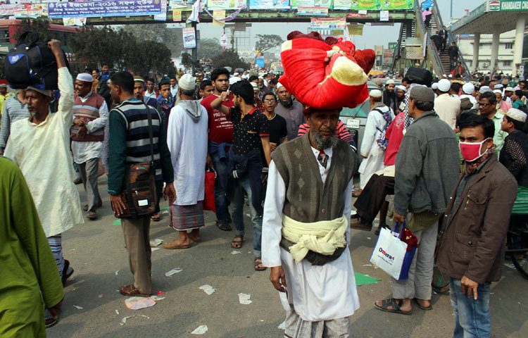 ইজতেমার পানে লোকে লোকে লোকারণ্য। ছবি : বিপ্লব দিক্ষিৎ