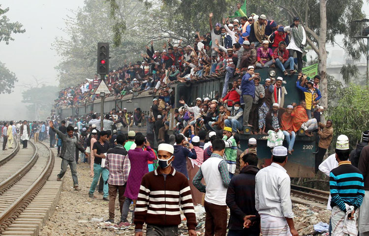 ইজতেমা শেষে বাড়ি ফেরা।ছবি : বিপ্লব দিক্ষিৎ