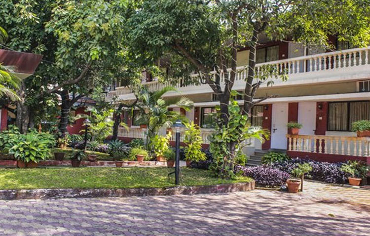 এই হোটেলটির নাম &lsquo;রাজ কিরন হোটেল&rsquo;। সুন্দর এই হোটেলটিকে ভারতের সব থেকে বড় ভৌতিক হোটেল হিসেবে অনেকেই দাবি করেন। হোটেলের রিশেসনের কর্নারে থাকা একটা ঘরকে ভূতুড়ে ঘর হিসেবে দাবি করে থাকেন। এটি ভারতের&nbsp; পুনেতে অবস্থিত।