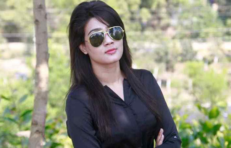 সেন্সর বোর্ড থেকে ছাড়পত্র লাভ করেছে মাহিয়া মাহি অভিনীত ছবি &lsquo;কৃষ্ণপক্ষ&rsquo;।&nbsp; আসছে ২৬&nbsp;ফেব্রুয়ারি ছবিটি মুক্তি পাবে। প্রয়াত নন্দিত কথাসাহিত্যিক হুমায়ূন আহমেদের উপন্যাস অবলম্বনে এটি নির্মাণ করেছেন মেহের আফরোজ শাওন ।