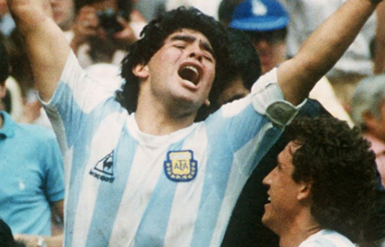 ম্যারাডোনা :&nbsp; তার পুরোনাম ডিয়াগো ম্যারাডোনা। তিনি ১৯৬০ সালে আর্জেন্টিনায় জন্মগ্রহন করেন। ম্যারাডোনা আর্জেন্টিনাস, বার্সেলোনা, নাপোলি প্রভৃতি ফুটবল দলের হয়ে বিশ্বব্যাপি সুনাম অর্জন করেন।