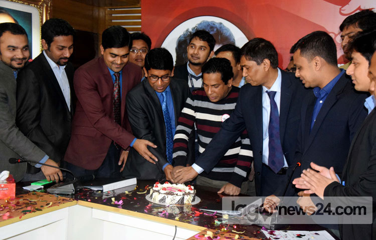 চুক্তি স্বাক্ষর অনুষ্ঠানে এ প্রসঙ্গে মোশাররফ করিম বলেন, &lsquo;আরএফএল-এর মতো জনপ্রিয় এবং সুপরিচিত একটি প্রতিষ্ঠানের সঙ্গে কাজ করার সুযোগ পেয়ে আমি আনন্দিত। চেষ্টা করব আরএফএল-এর পণ্যকে সকলের কাছে জনপ্রিয় করে তুলে নিজের দায়িত্ব পালন করতে।&rsquo;