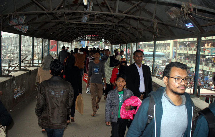 রাজধানী নিউ মার্কেটের চিরচেনা চিত্র। ছবি : বিপ্লব দিক্ষিৎ