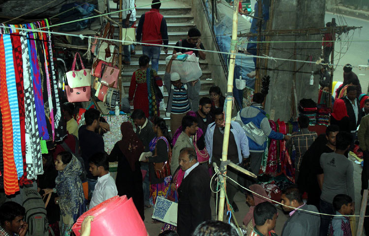 রাজধানী নিউ মার্কেটের চিরচেনা চিত্র। ছবি : বিপ্লব দিক্ষিৎ