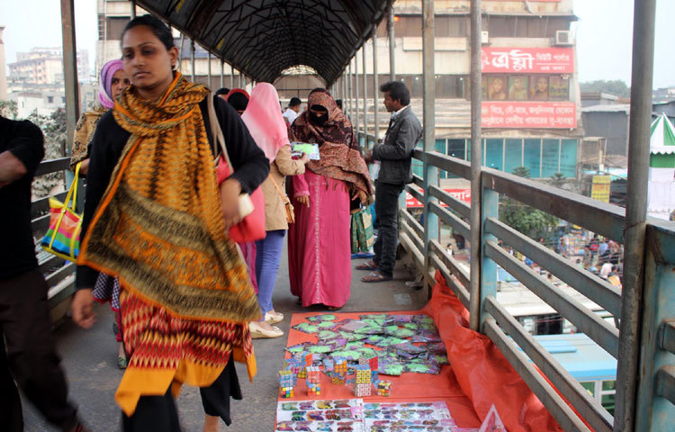 রাজধানী নিউ মার্কেটের চিরচেনা চিত্র। ছবি : বিপ্লব দিক্ষিৎ