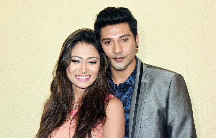 &lsquo;পাগলের মত ভালোবাসি&rsquo; ছবির শুভ মহরত। ছবিটি পরিচালনা করবেন শাহিন সুমন।