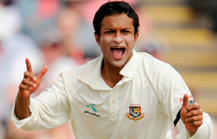 ২০০৬ সালের আগস্ট মাসে জিম্বাবুয়ের বিপক্ষে একদিনের আন্তর্জাতিক ম্যাচে সাকিব আল হাসানের অভিষেক ঘটে।&nbsp; সাকিব প্রথম বাংলাদেশি ক্রিকেটার হিসেবে একদিনের ক্রিকেটে ৪,০০০ করার গৌরব অর্জন করেন। এরই মধ্যে ফেসবুকে তার ভক্তসংখ্যা ৪০ লাখ পেরিয়ে&nbsp; গেছে ।