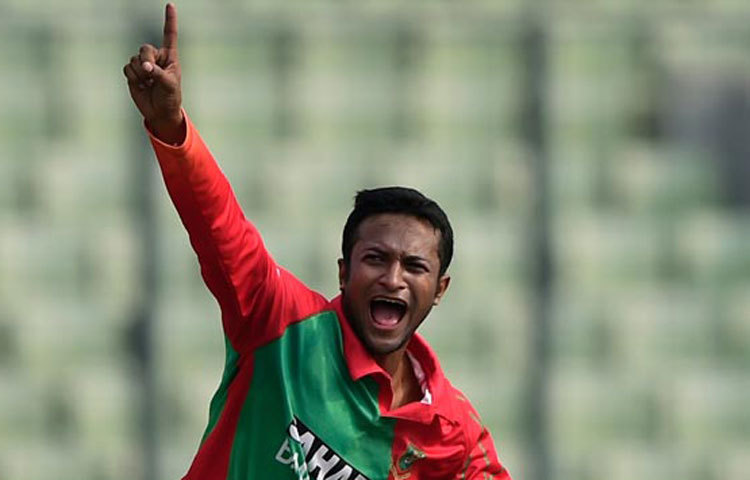 ২০০৬ সালের আগস্ট মাসে জিম্বাবুয়ের বিপক্ষে একদিনের আন্তর্জাতিক ম্যাচে সাকিব আল হাসানের অভিষেক ঘটে।&nbsp; সাকিব প্রথম বাংলাদেশি ক্রিকেটার হিসেবে একদিনের ক্রিকেটে ৪,০০০ করার গৌরব অর্জন করেন। এরই মধ্যে ফেসবুকে তার ভক্তসংখ্যা ৪০ লাখ পেরিয়ে&nbsp; গেছে ।