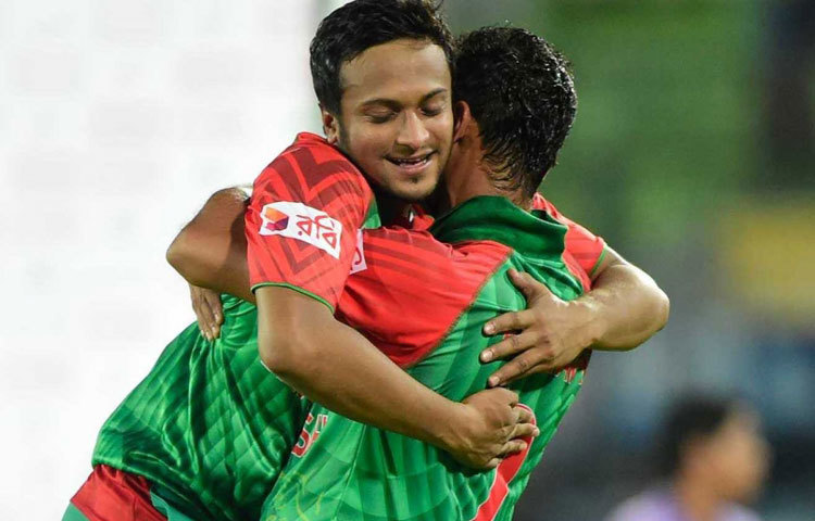 ২০০৬ সালের আগস্ট মাসে জিম্বাবুয়ের বিপক্ষে একদিনের আন্তর্জাতিক ম্যাচে সাকিব আল হাসানের অভিষেক ঘটে।&nbsp; সাকিব প্রথম বাংলাদেশি ক্রিকেটার হিসেবে একদিনের ক্রিকেটে ৪,০০০ করার গৌরব অর্জন করেন। এরই মধ্যে ফেসবুকে তার ভক্তসংখ্যা ৪০ লাখ পেরিয়ে&nbsp; গেছে ।