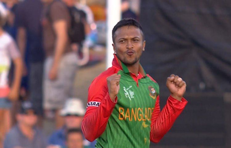 ২০০৬ সালের আগস্ট মাসে জিম্বাবুয়ের বিপক্ষে একদিনের আন্তর্জাতিক ম্যাচে সাকিব আল হাসানের অভিষেক ঘটে।&nbsp; সাকিব প্রথম বাংলাদেশি ক্রিকেটার হিসেবে একদিনের ক্রিকেটে ৪,০০০ করার গৌরব অর্জন করেন। এরই মধ্যে ফেসবুকে তার ভক্তসংখ্যা ৪০ লাখ পেরিয়ে&nbsp; গেছে ।