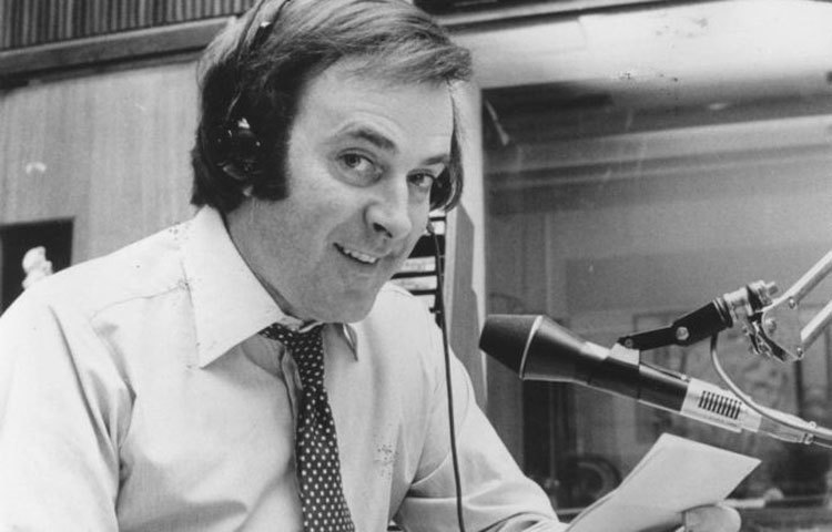 উপস্থাপনায় আত্মনিমগ্ন টেরি। ছবি : বিবিসি নিউজ