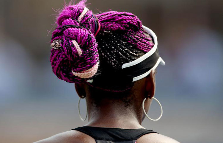 &lsquo;যে রাঁধে, সে চুলও বাঁধে&rsquo; বাঙ্গালি ললনাদের মত এক কথাটি হয়তো খ্যাতিমান মার্কিন টেনিস তারকা ভেনিস উইলিয়ামসের ক্ষেত্রেও শতভাগ সত্য। তিনি খেলাধুলার পাশাপাশি অত্যন্ত ফ্যাশন সচেতন। সময় পেলেই তিনি ফুলেল আয়োজনে তার চুলকে সাজান।